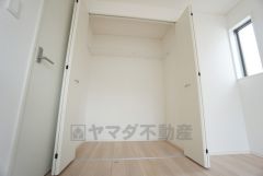 収納量たっぷりのクローゼット付です。お荷物がたっぷり収納できるので、その分お部屋を広く使うことができますね＾＾