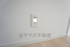 1階と2階の階段近くには足元灯を設けています。足元がしっかり確認できるので夜でも安全な歩行が可能になりますね。