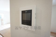 防犯性もばっちり、TVモニター付きインターホン完備。大きなモニターで玄関先を確認できます。