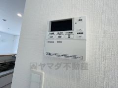キッチン横からお湯張り、追い炊き、足し湯がボタン一つで楽々操作できる給湯機リモコンです＾＾