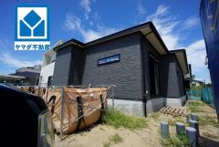 土地面積は72坪。 駐車スペースは3～4台設けています＾＾ 現地（2023年8月）撮影