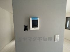 防犯性もばっちり、TVモニター付きインターホン完備。大きなモニターで玄関先を確認できます。