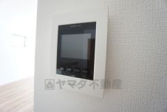 防犯性もばっちり、TVモニター付きインターホン完備。大きなモニターで玄関先を確認できます。