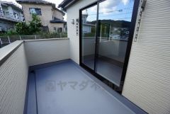 陽当たりの良い南向きのバルコニー。目の前に日差しを遮る建物がないので日当たり良好です。お洗濯物がよく乾きそうですね。