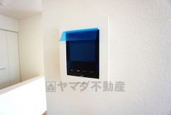 防犯性もばっちり、TVモニター付きインターホン完備。大きなモニターで玄関先を確認できます。