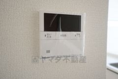 キッチン横からお湯張り、追い炊き、足し湯がボタン一つで楽々操作できる給湯機リモコンです＾＾
