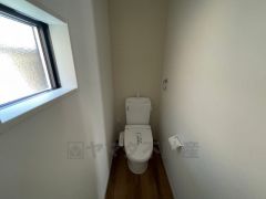 1階・2階の2ヶ所にトイレがあるので、忙しい朝にもゆとりができますね。