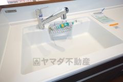 色も形もキレイなシンクは、広さも確保しているので、大きめの鍋も簡単に洗えます＾＾