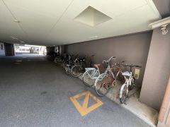 駐輪場完備。