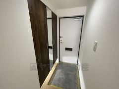 姿見ミラーつきなので、靴を履いた状態で全身をチェックできますね＾＾フットライト付きで見た目もオシャレ＾＾