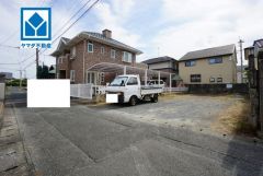 現地（2023年10月）撮影。車の通りが少ない閑静な住宅街です。