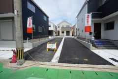 道路まで距離のある旗竿地は静かな環境が魅力。