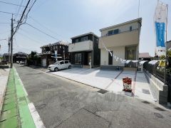 東側道路4ｍに面した物件です。