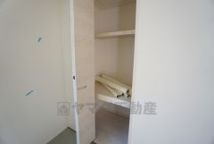 和室には押入が付いています。来客用のお布団や、季節物の家電などの収納にも困りませんね＾＾