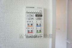 浴室暖房乾燥機には、暖房、乾燥、涼風、換気の4つの機能が付いています。タイマー付きです。