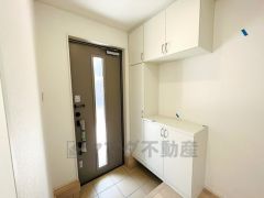 たっぷり収納できるシューズボックス付きなので、家族全員の靴がきれいに整頓できます。