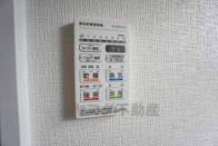 浴室暖房乾燥機には、暖房、乾燥、涼風、換気の4つの機能が付いています。タイマー付きです。