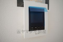 防犯性もばっちり、TVモニター付きインターホン完備。大きなモニターで玄関先を確認できます。