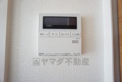 キッチン横からお湯張り、追い炊き、足し湯がボタン一つで楽々操作できる給湯機リモコンです＾＾
