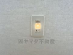 廊下には足元灯付き。