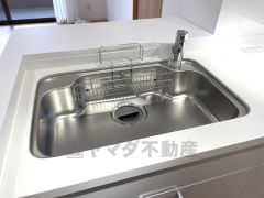 大きなお鍋も楽々洗える幅の広いシンクです＾＾浄水器付き。