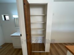 キッチンにはパントリーも。広さが十分に確保されているため、備蓄品や大型の調理家電なども楽々収納できますね＾＾