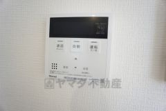 キッチン横からお湯張り、追い炊き、足し湯がボタン一つで楽々操作できる給湯機リモコンです＾＾