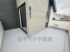 バルコニーにはスロップシンク付き。バルコニーの床や窓の掃除が格段にしやすくなり大変便利です。