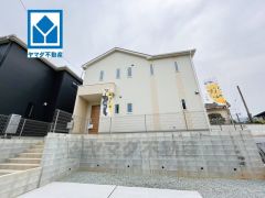 JR筑肥線「一貴山」駅まで徒歩1分＾＾ホワイトで清潔感のある外壁です。