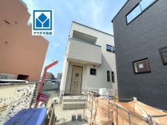 徒歩圏に小中学校、幼稚園、保育園、スーパー、コンビニ、ドラッグストアなど揃った子育て世帯にも嬉しい立地＾＾