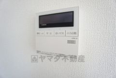 キッチン横からお湯張り、追い炊き、足し湯がボタン一つで楽々操作できる給湯機リモコンです＾＾