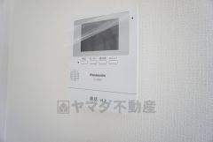 防犯性もばっちり、TVモニター付きインターホン完備。大きなモニターで玄関先を確認できます。