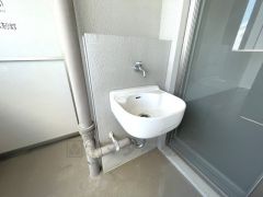 バルコニーに水栓付き。