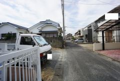 現地（2023年10月）撮影 北側道路4ｍに面した立地。