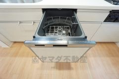 炊事時間を大幅に短縮できる食器洗浄乾燥機付き＾＾冬場の洗い物で手荒れの悩みもなくなります。