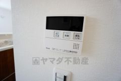 キッチン横からお湯張り、追い炊き、足し湯がボタン一つで楽々操作できる給湯機リモコンです＾＾