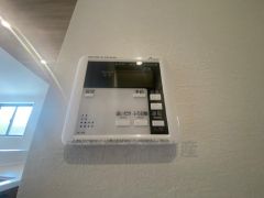キッチン横からお湯張り、追い炊き、足し湯がボタン一つで楽々操作できる給湯機リモコンです＾＾