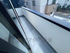 2部屋と繋がったワイドなバルコニー。足元は防水工事施工済です。