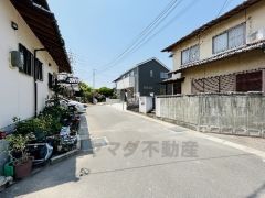 住人以外の車の進入も少なく、小さなお子様を持つご家庭にも安心です。