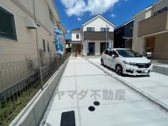 縦列駐車2台分のスペースがあります。