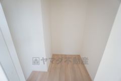 1.7帖のウォークインクローゼット。空間が広々しているので、姿見を置いてコーディネートのチェックもできそうです＾＾