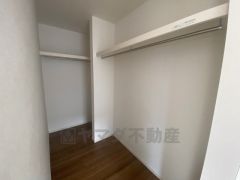 10帖の洋室にはウォークインクローゼット付き＾＾