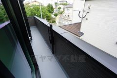 2部屋から行き来できる便利な2WAYバルコニーです。陽当たり良好なので、洗濯物がよく乾きそうですね＾＾