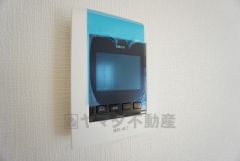 防犯性もばっちり、TVモニター付きインターホン完備。大きなモニターで玄関先を確認できます。