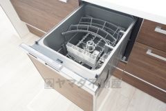 炊事時間を大幅に短縮できる食器洗浄乾燥機付き＾＾冬場の洗い物で手荒れの悩みもなくなります。