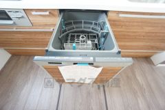 炊事時間を大幅に短縮できる食器洗浄乾燥機付き＾＾冬場の洗い物で手荒れの悩みもなくなります。