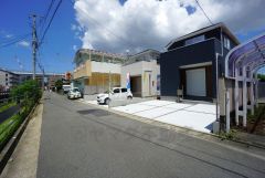 南西側約5ｍの公道に接しています。