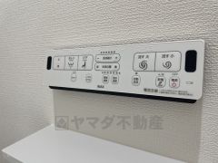 トイレは壁リモコンで、トイレ奥の掃除がしやすいですね＾＾