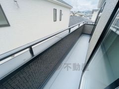 2部屋から行き来できる便利な2WAYバルコニーです。