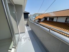 2部屋から行き来できる便利な2WAYバルコニーです。陽当たり良好なので、洗濯物がよく乾きそうですね＾＾
